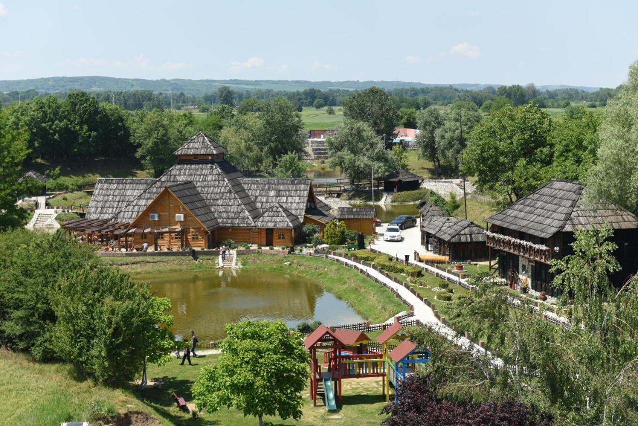 Etno Selo Moravski Konaci เวลิกาปลานา ภายนอก รูปภาพ
